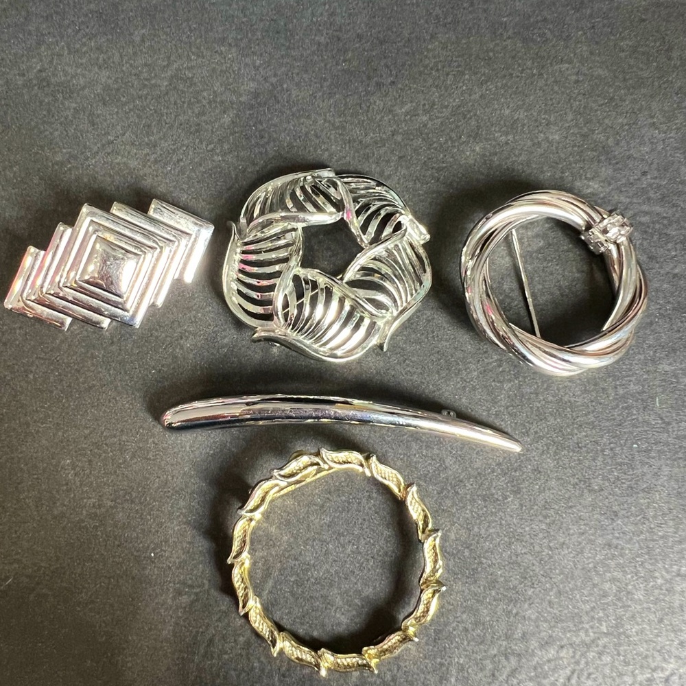 5 Vintage Brooches/pins-signed Monet